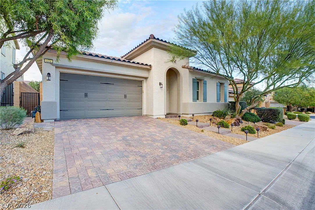 3 bed, 3.0 bath, 2091 sqft, $3,900 — Photo 3