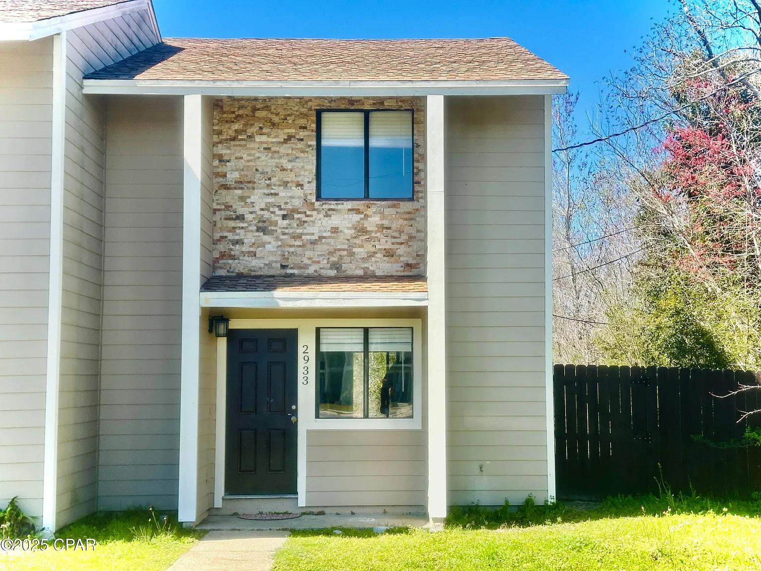 2 bed, 1.5 bath, 3672 sqft, $1,250 — Photo 2