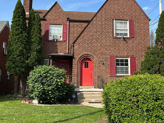 2nd image of 800 Kanawha Blvd W #2