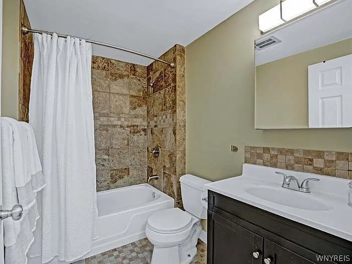 205 Charter Oaks Dr — Photo 4