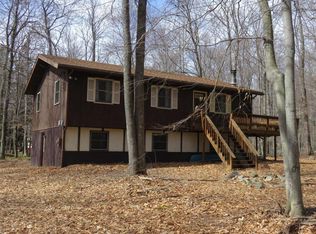 8 Leah Ln, Gouldsboro, PA 18424