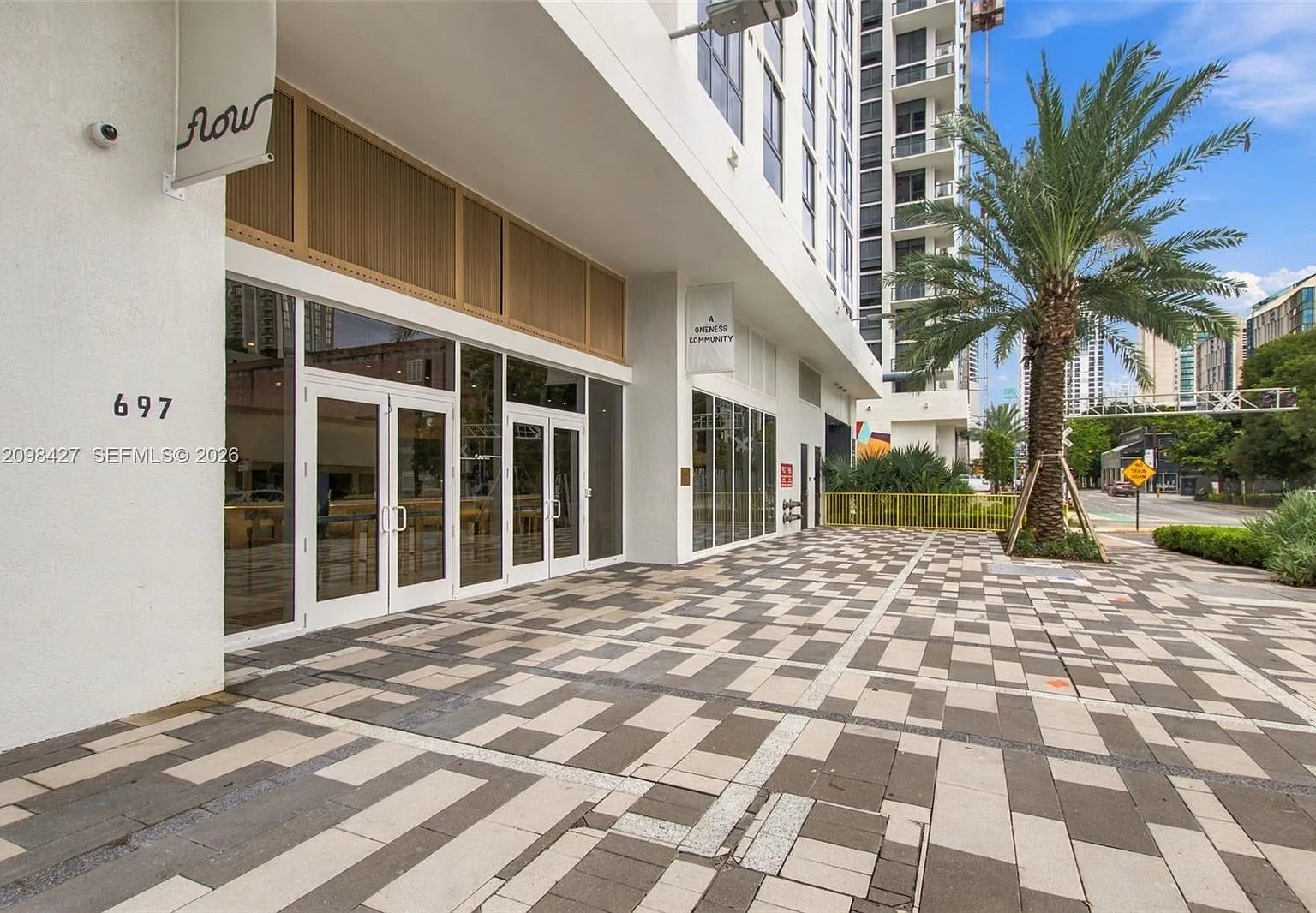 1 bed, 1.0 bath, 684 sqft, $3,200 — Photo 1