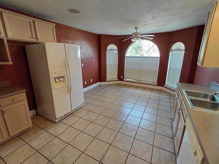 1810 Newman Ln — Photo 3