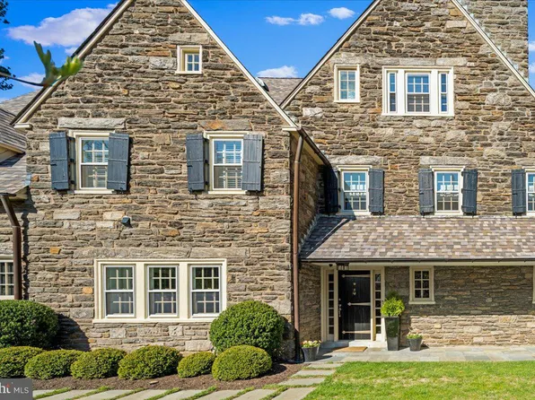 215 W Gravers Ln, Philadelphia, PA 19118