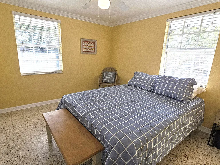 Guest bedroom-Queen