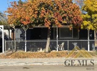 8904 Hall Rd, Lamont, CA 93241