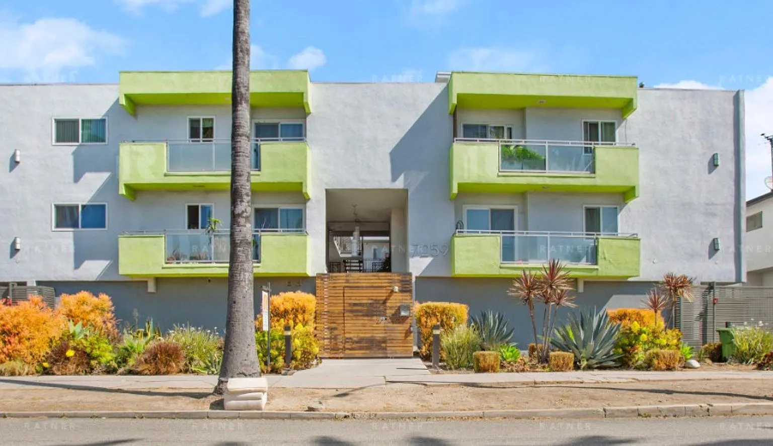 (AR/GA/YO:B) 7259 Willoughby Avenue — Photo 1