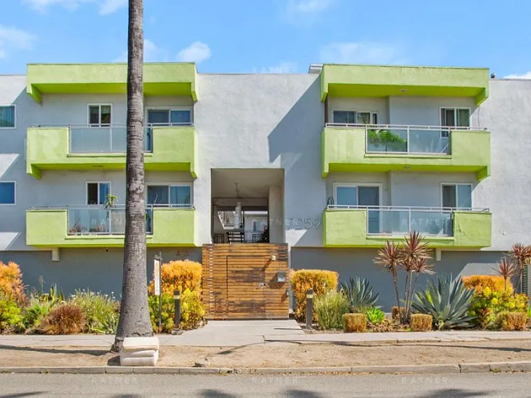 (AR/GA/YO:B) 7259 Willoughby Avenue — Photo 1