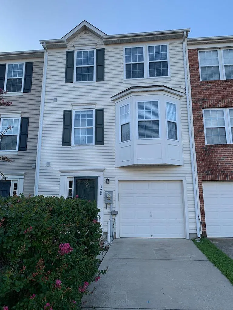 3 bed, 2000 sqft, $2,450 — Photo 1