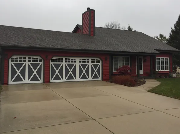 610 Fairhurst Ln, Saukville, WI 53080