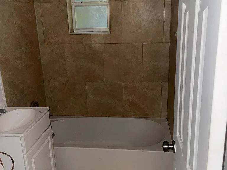 807 Avenue G #A — Photo 4
