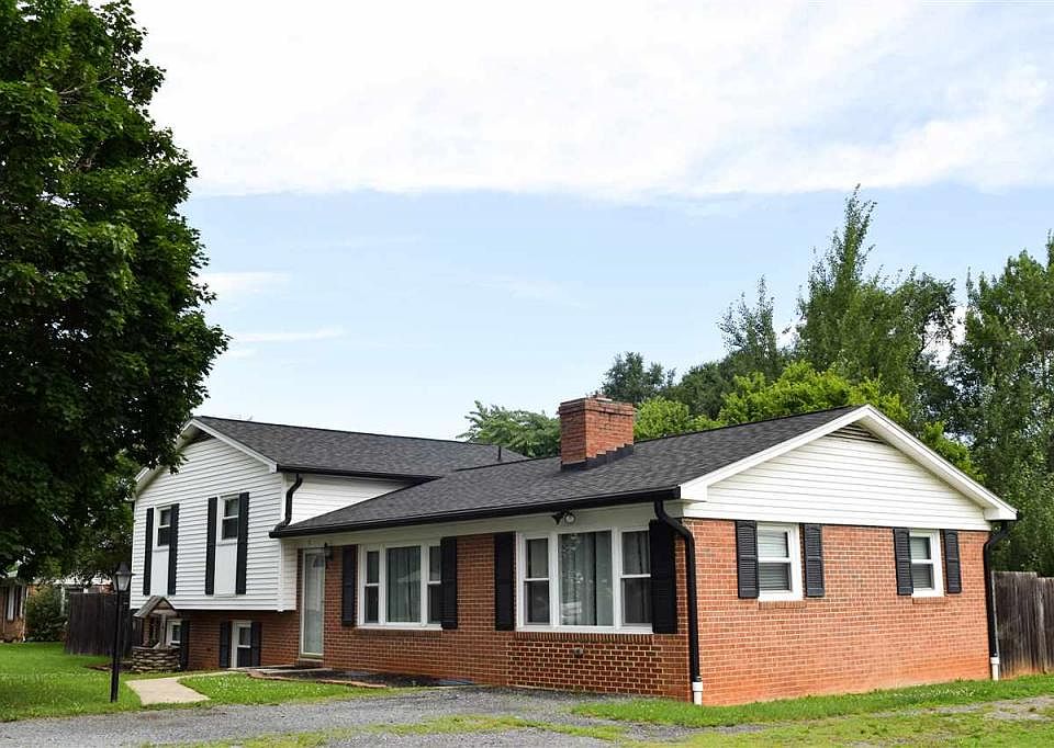 1st image of 7 Bluestone Dr
