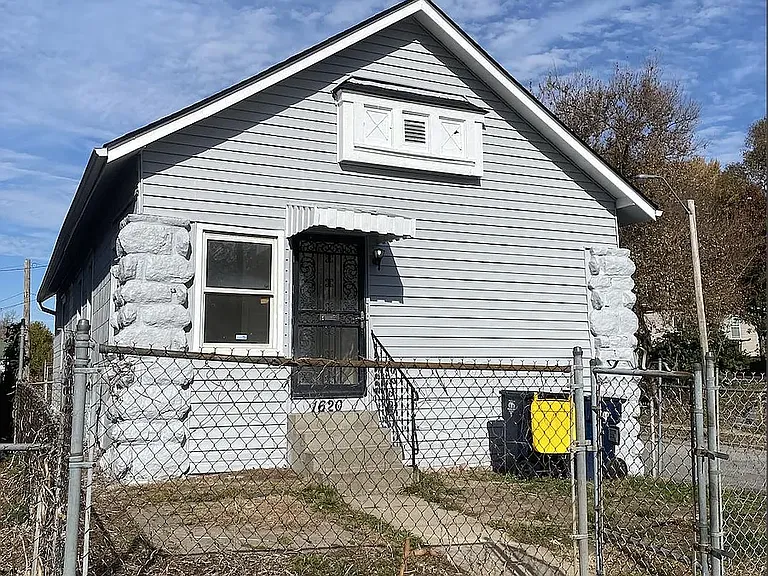 1620 E 37th St — Photo 12