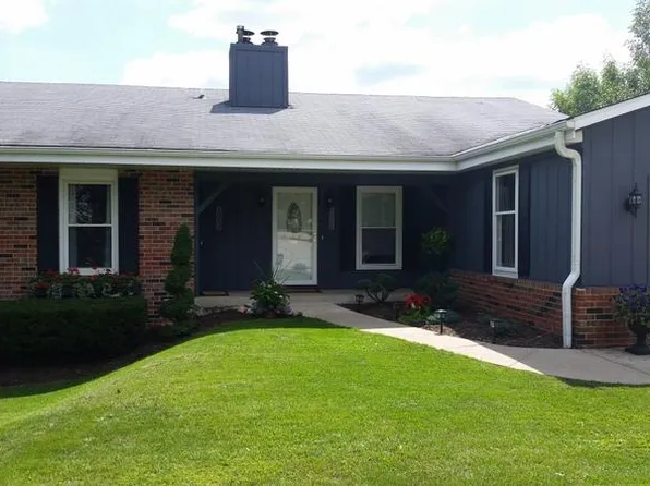 2135 Yvonne St, Waukesha, WI 53188