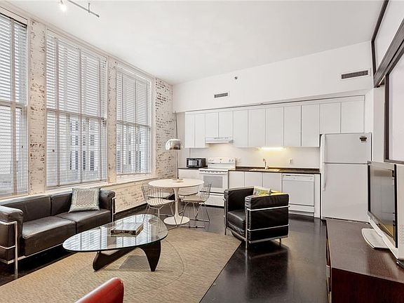2nd image of 334 Carondelet St APT 303