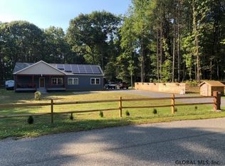 17 Phillips Rd, Stillwater, NY 12170