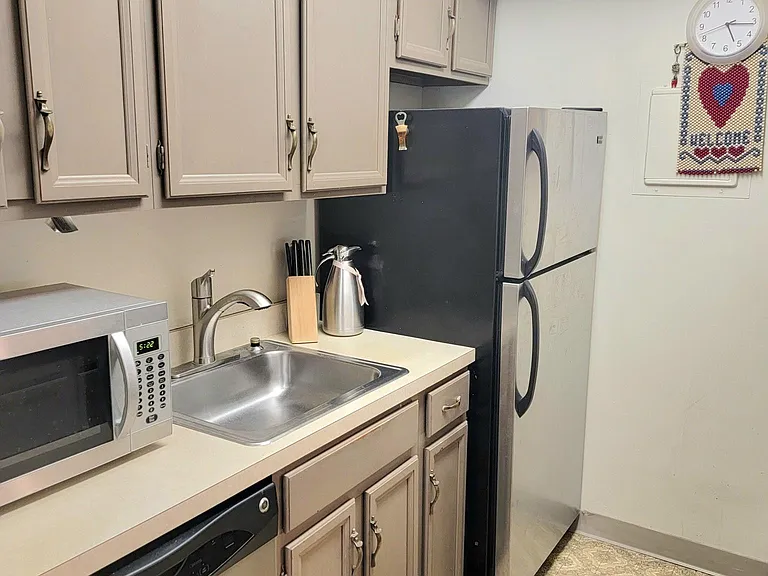 2 Elmwood Park Dr #322 — Photo 26