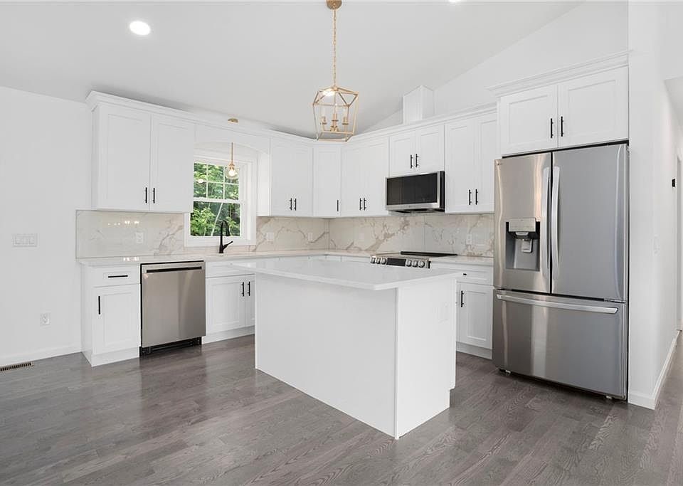 1st image of 18 Pleasant View Ave