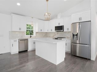 18 Pleasant View Ave, Johnston, RI 02919