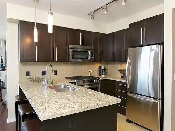 2nd image of 1075 Sunset Dr