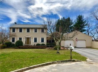 3 Sunset Dr, Lincoln, RI 02838