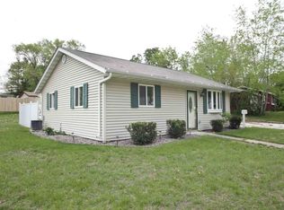 105 Hawthorn Dr, West Bend, WI 53095