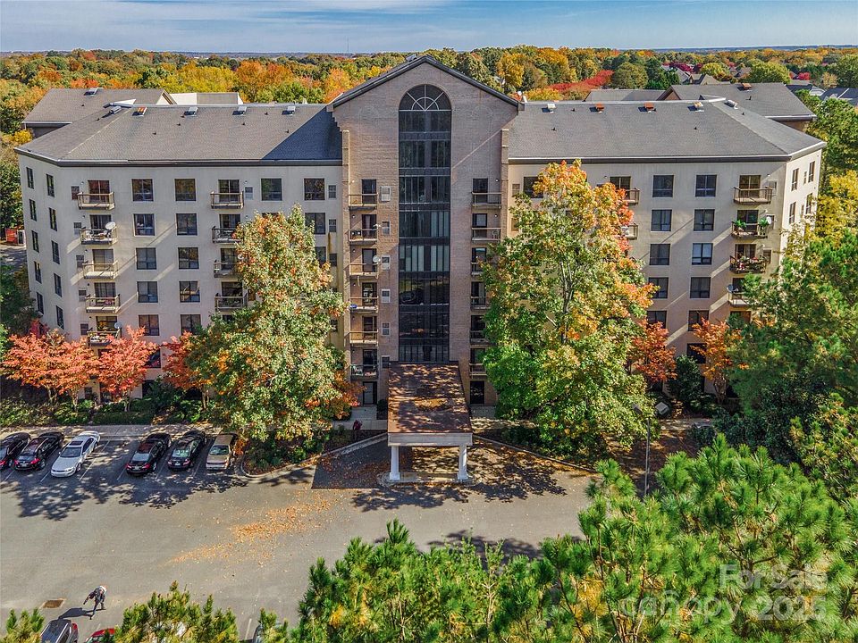 1st image of 211 Heritage Blvd Suite 402