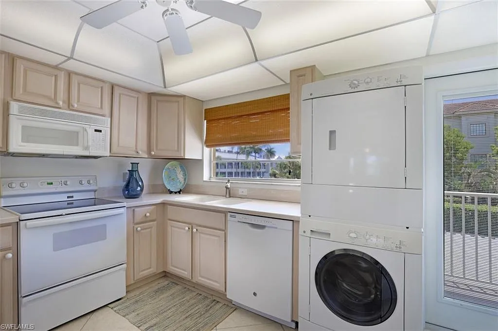2 bed, 2.0 bath, 1008 sqft, $4,500 — Photo 4