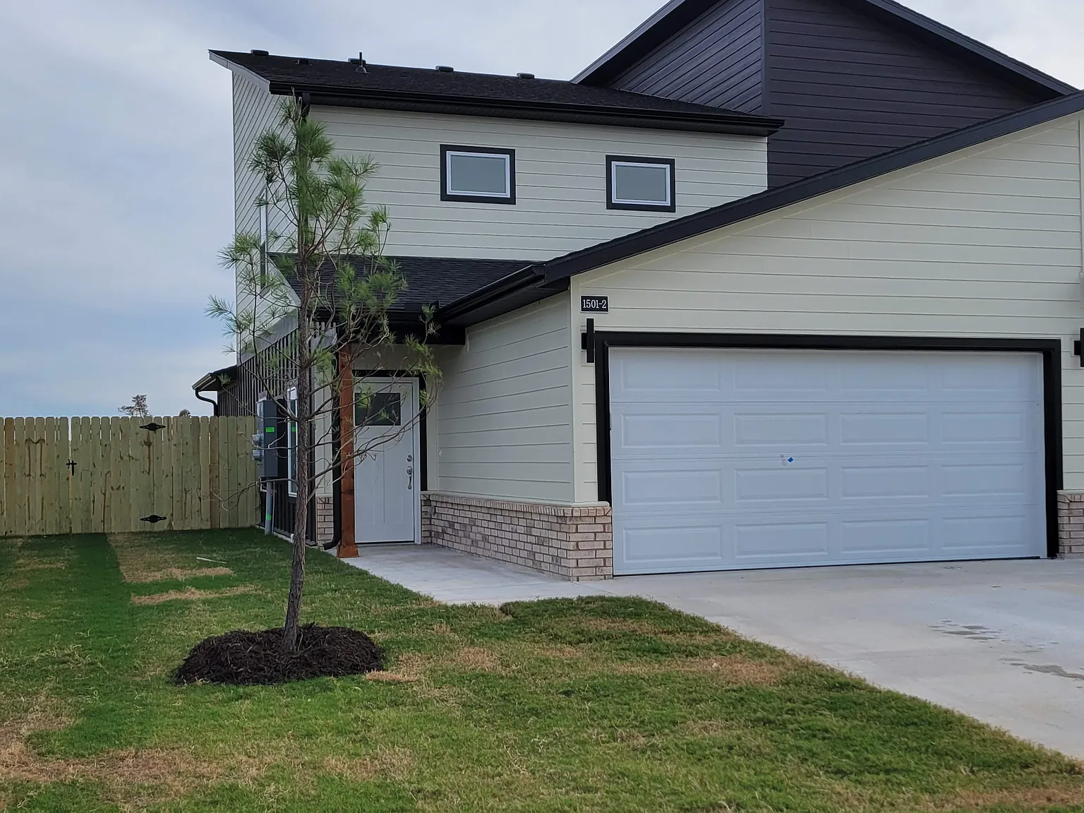 3 bed, 2.5 bath, 1400 sqft, $1,725 — Photo 2