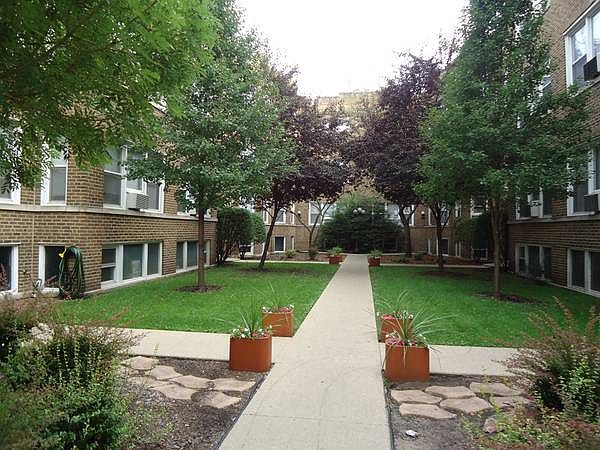 1st image of 931 W Cornelia Ave APT 1A