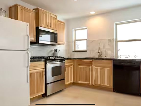 4th image of 1109 Lowell Ave #1