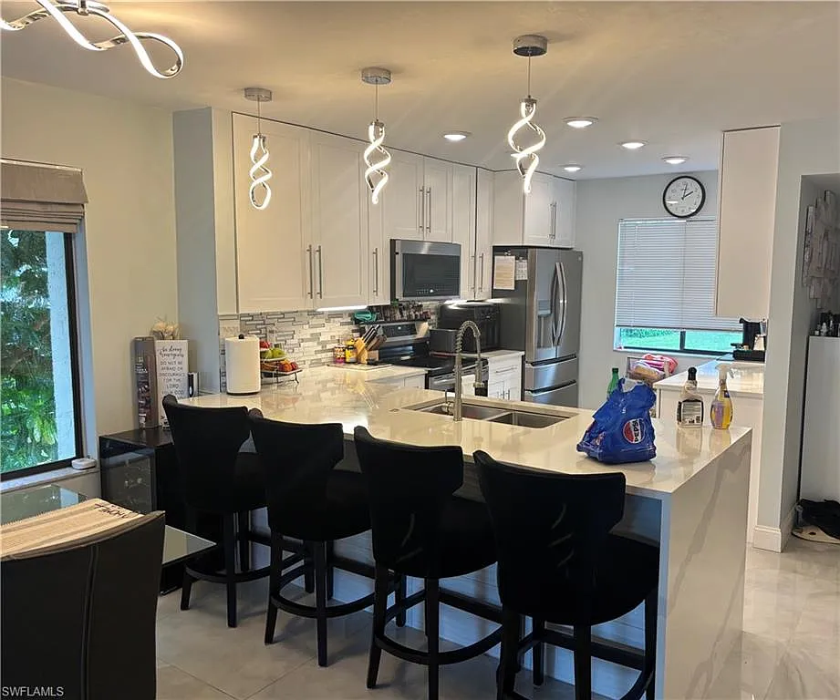 2 bed, 2.0 bath, 1102 sqft, $2,850 — Photo 2