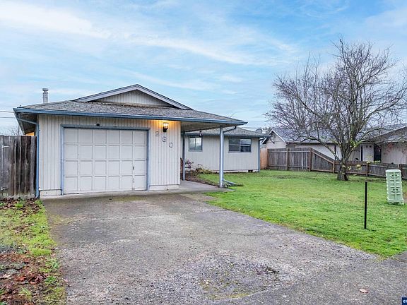 2nd image of 280 Honeysuckle St