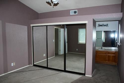 5th image of 136 Southwood Ct