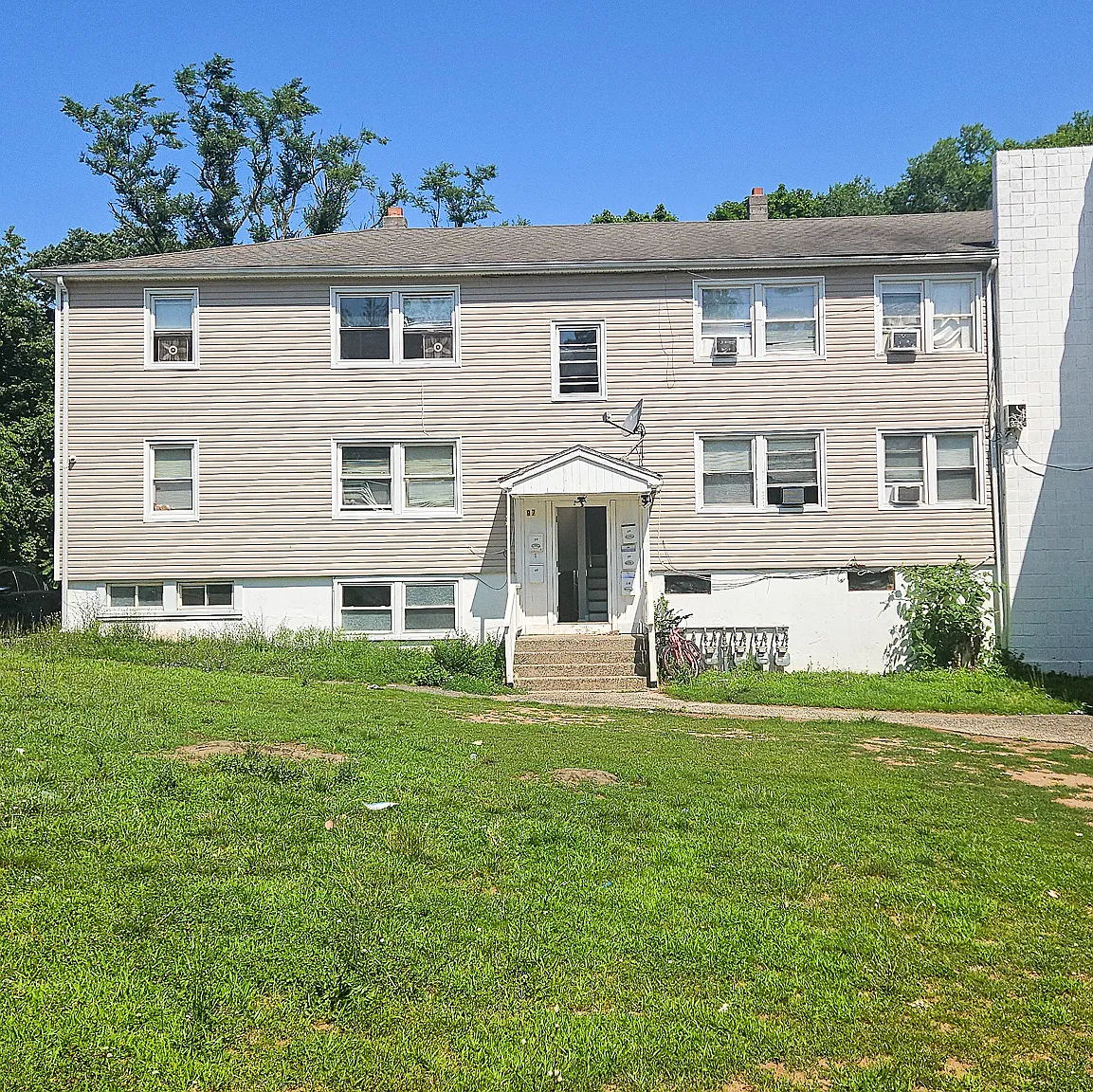3 bed, 1100 sqft, $1,895 — Photo 1