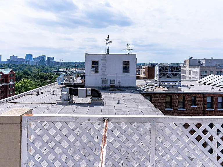 2501 K St NW #1B — Photo 38