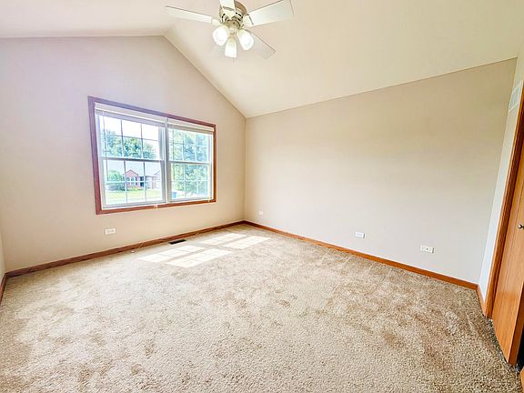 3rd image of 233 Highpoint Cir N
