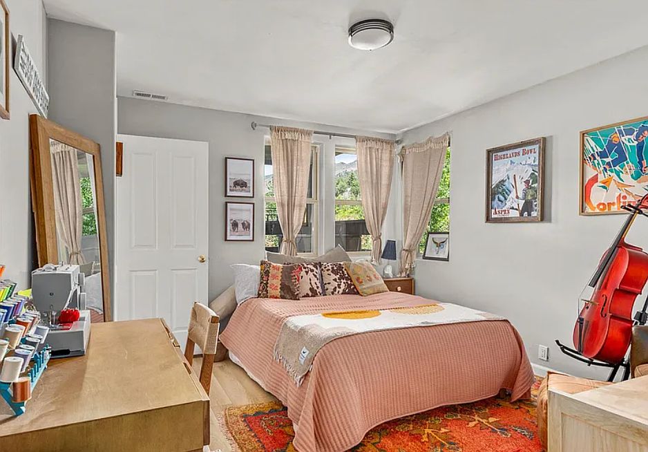 Private bedroom for entire first floor. furnished or unfurnished.
