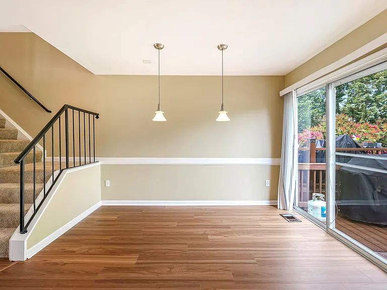 20206 Foothill Ter — Photo 12