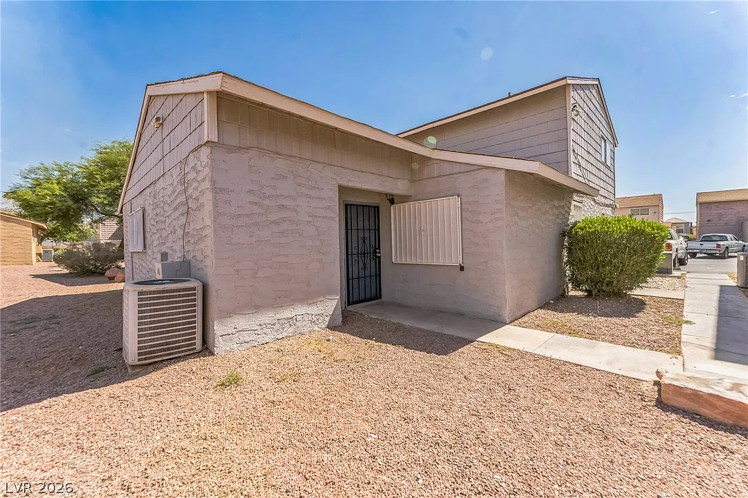 1 bed, 1.0 bath, 3748 sqft, $1,340 — Photo 1