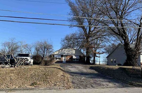 3rd image of 6517 Whitney Ave