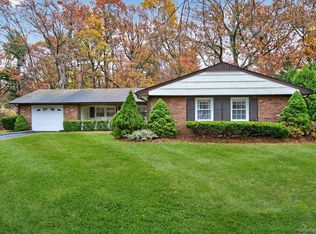 25 Shelbourne Ln, Stony Brook, NY 11790