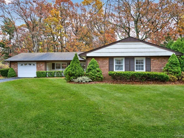 25 Shelbourne Lane, Stony Brook, NY 11790