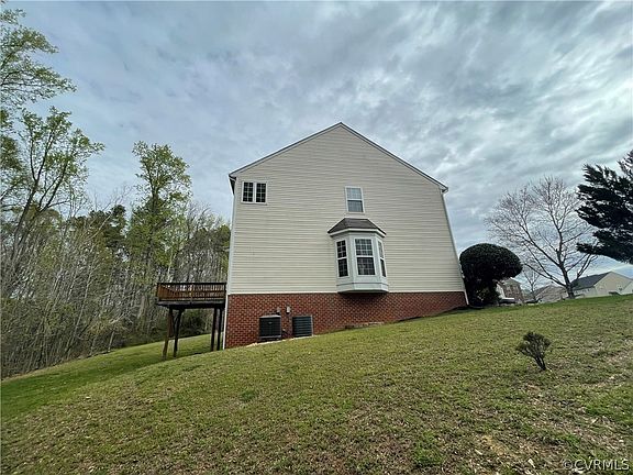 5th image of 1204 Selma Ln