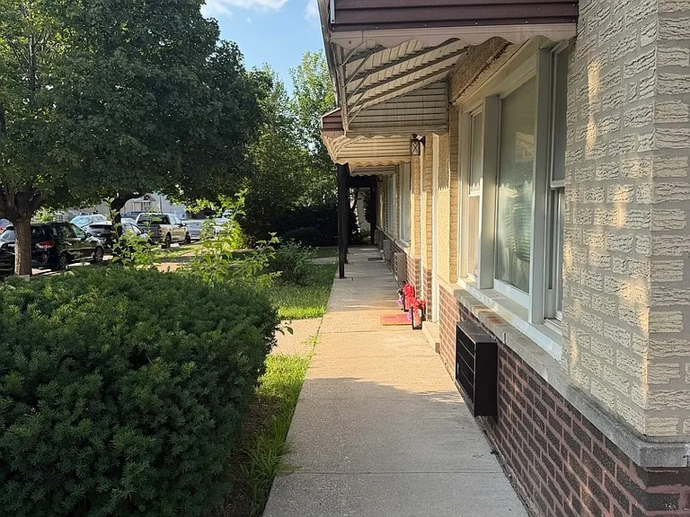 5331 S Kilbourn Ave #2 — Photo 4
