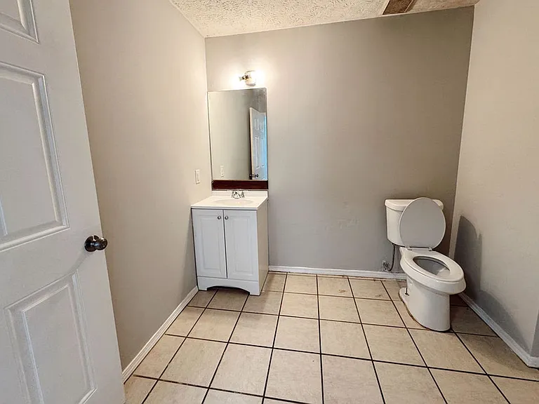 Valley View Apartments — Photo 17