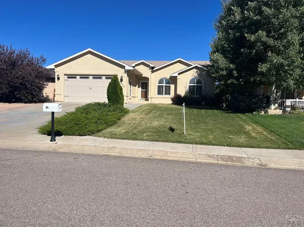 4866 Crested Hl, Pueblo, CO 81008