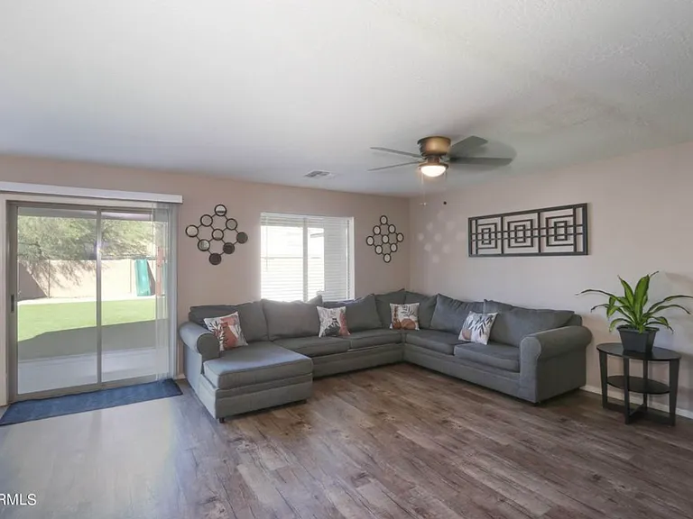 36576 W Nina St — Photo 19