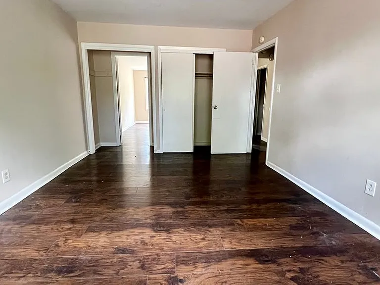 Main St 109 — Photo 15
