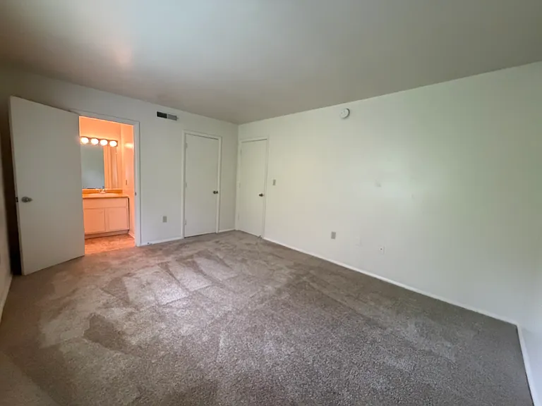 County Green Apartments — Photo 10